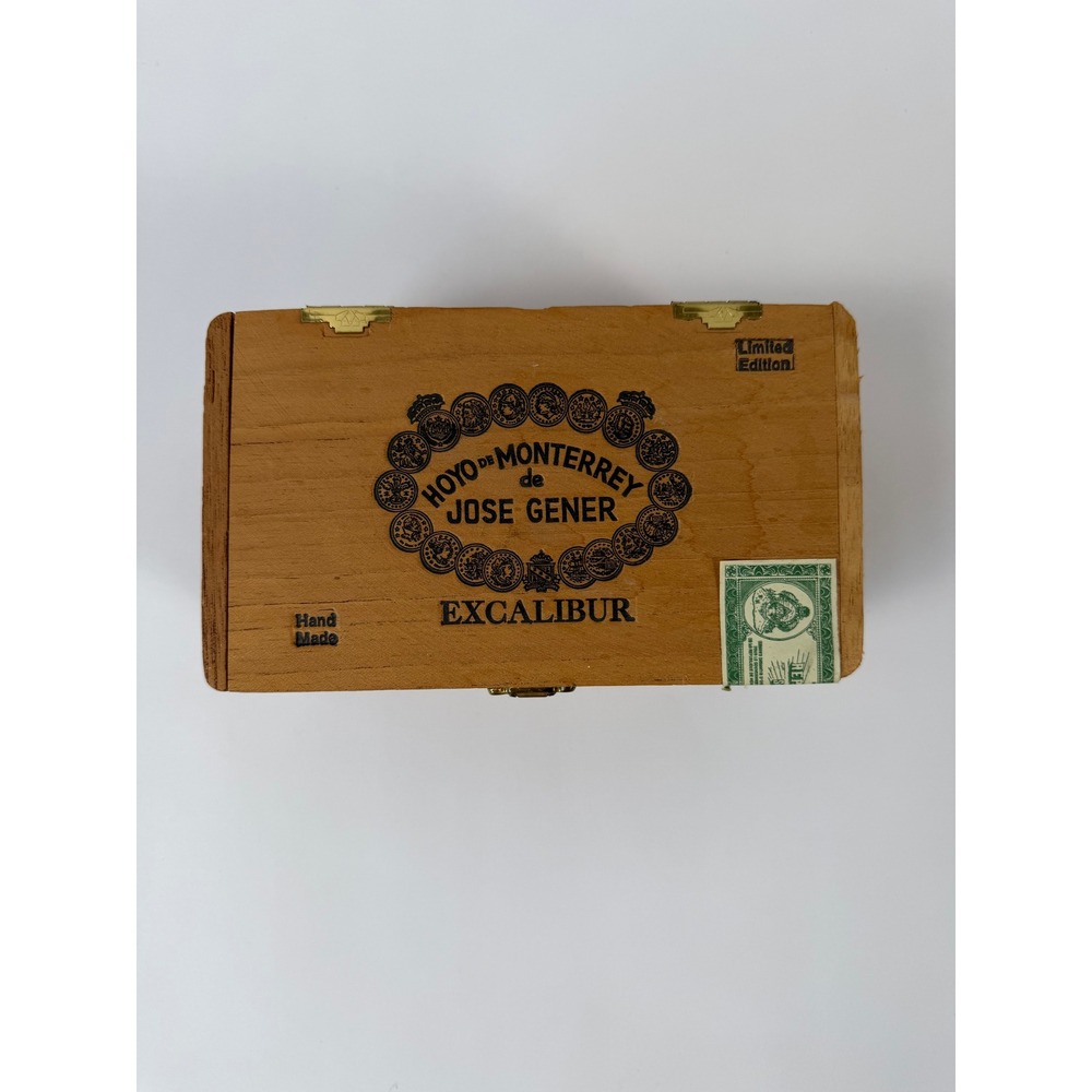 Vintage Hoyo de Monterrey Excalibur No. II Wooden Cigar Box – Limited Edition